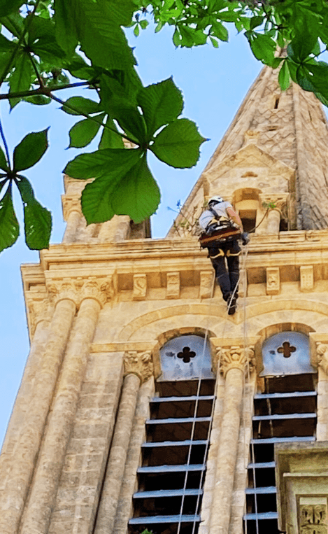 Nettoyage du toit de l'églaise Saint-Christophe à Saint-Christoly-Médoc - AESC