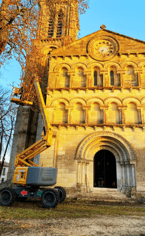 Réalisations nettoyage toit de l'églaise fiancée par les dons à l'association des amis de l'églaise Saint-Christophe à Saint-christoly-Médoc